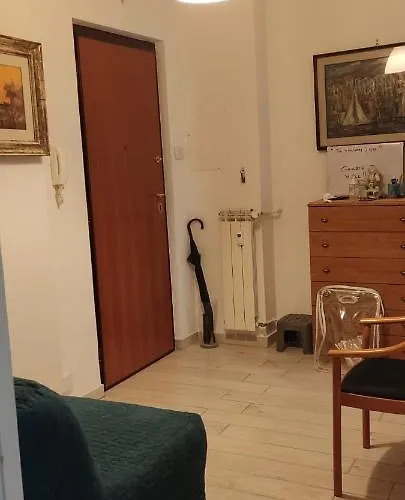 Apartment 14 Rom